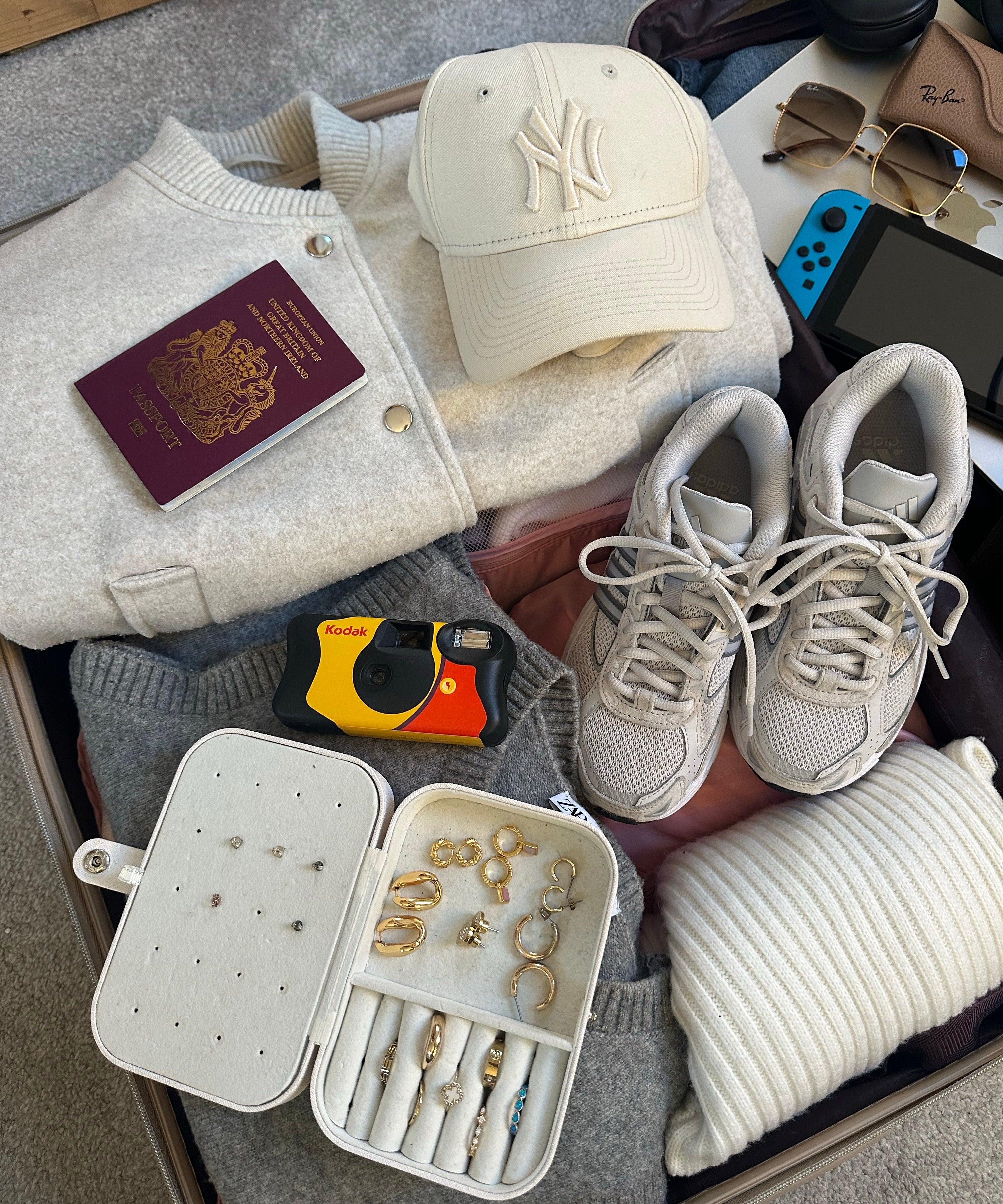 The Complete Girls Packing Checklist for a Weekend Away