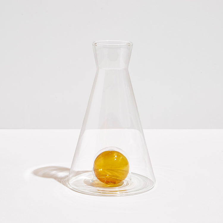 carafe with lid on bottom