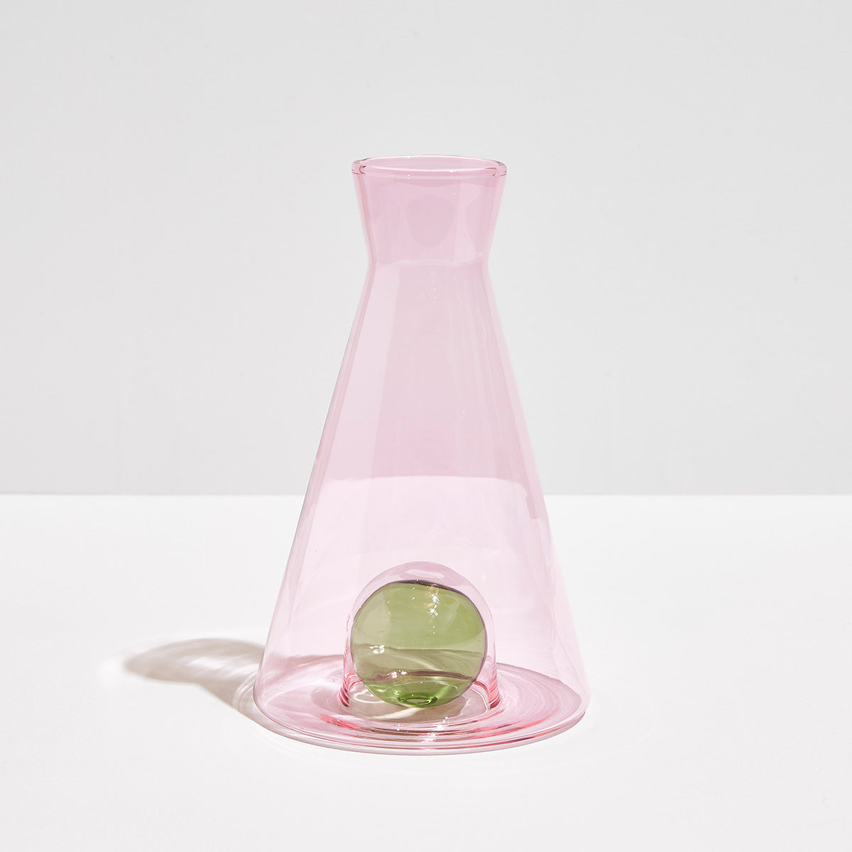  carafe with lid on bottom